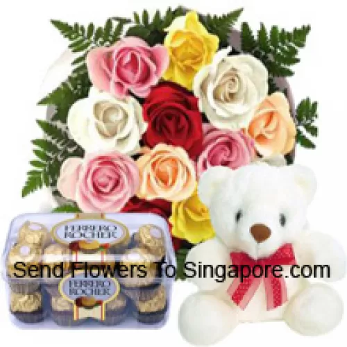 Bouquet de 12 roses rouges avec des garnitures saisonnières, un mignon ours en peluche blanc de 12 pouces de hauteur et une boîte de 16 pièces de Ferrero Rochers