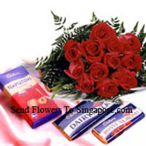 Bouquet de 12 roses rouges avec des chocolats assortis
